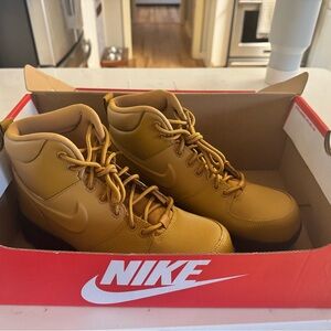 Y7 Nike Boots New